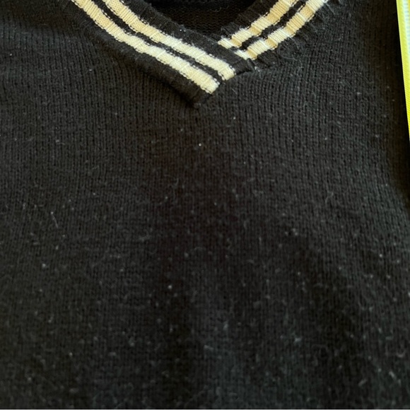 Cropped Sweater Vest - Picture 4 of 5